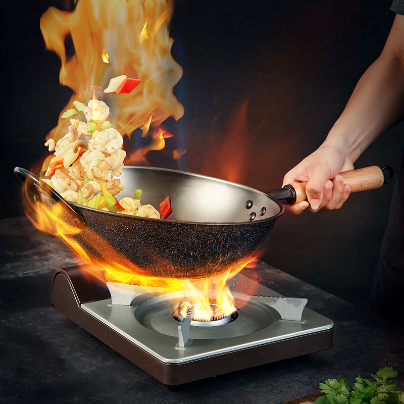炊大皇(COOKER KING)陨铁士精铁炒锅32cm(带盖)老铁锅无涂层炒菜锅家用 燃气电磁炉通用 CG32YT