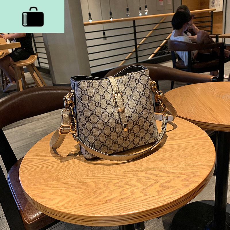 包包女包新款2020潮时尚水桶包韩版大气斜挎包百搭印花ins手提包NEWLAKE GD-金色