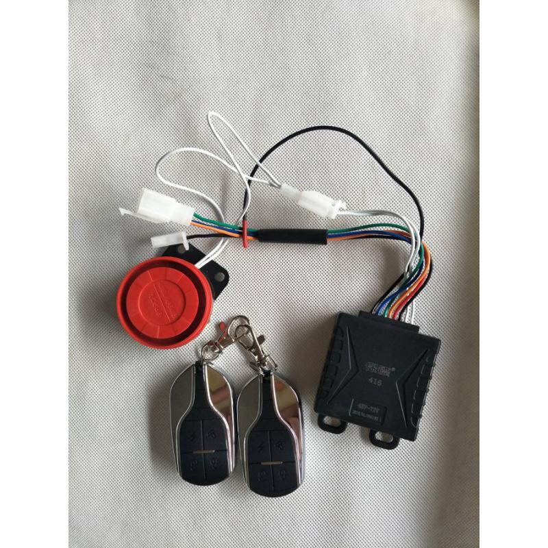 适用保镖电动车防盗报警器踏板电瓶车4872v通用双遥控锁电机防盗器