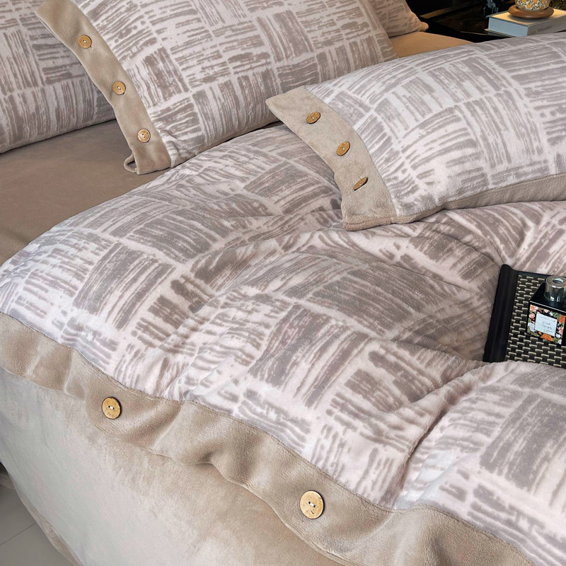 雅鹿立体雕花牛奶绒纽扣款四件套高清大图