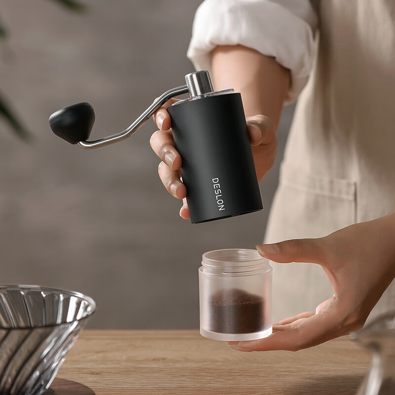 德世朗 手冲咖啡套装DSC-TZ070A 内置(手冲咖啡壶620ml+研磨器+分享杯700ml+咖啡滤杯+咖啡滤纸)高清大图