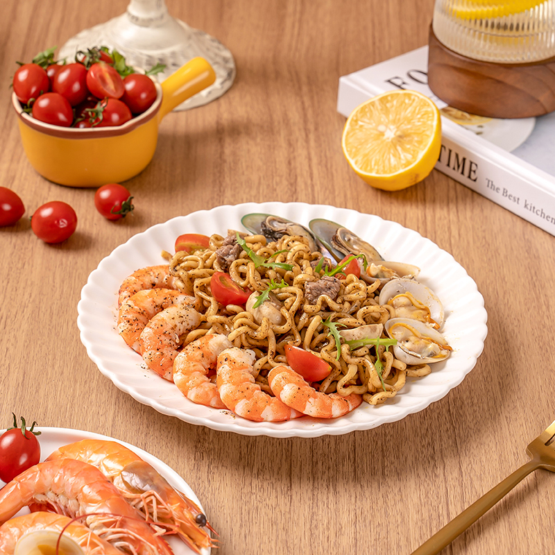 俏逗妈意大利拌面116g黑胡椒味网红方便面火鸡面充饥干拌面速食咸蛋黄泡面
