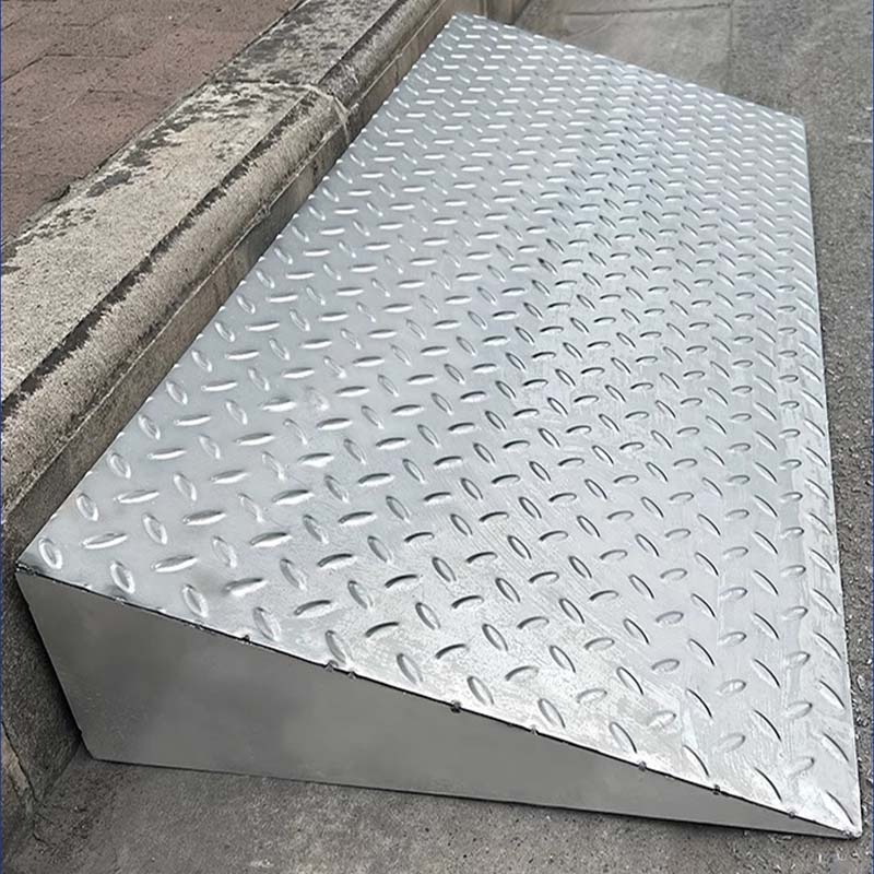 先围 镀锌铁板斜坡 120*30*10cm厚2mm 个高清大图