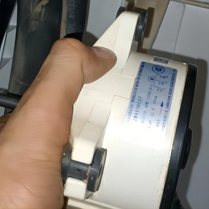 帮客材配 全新原件 P0970101055 内机风扇电机 ZW465B527高清大图