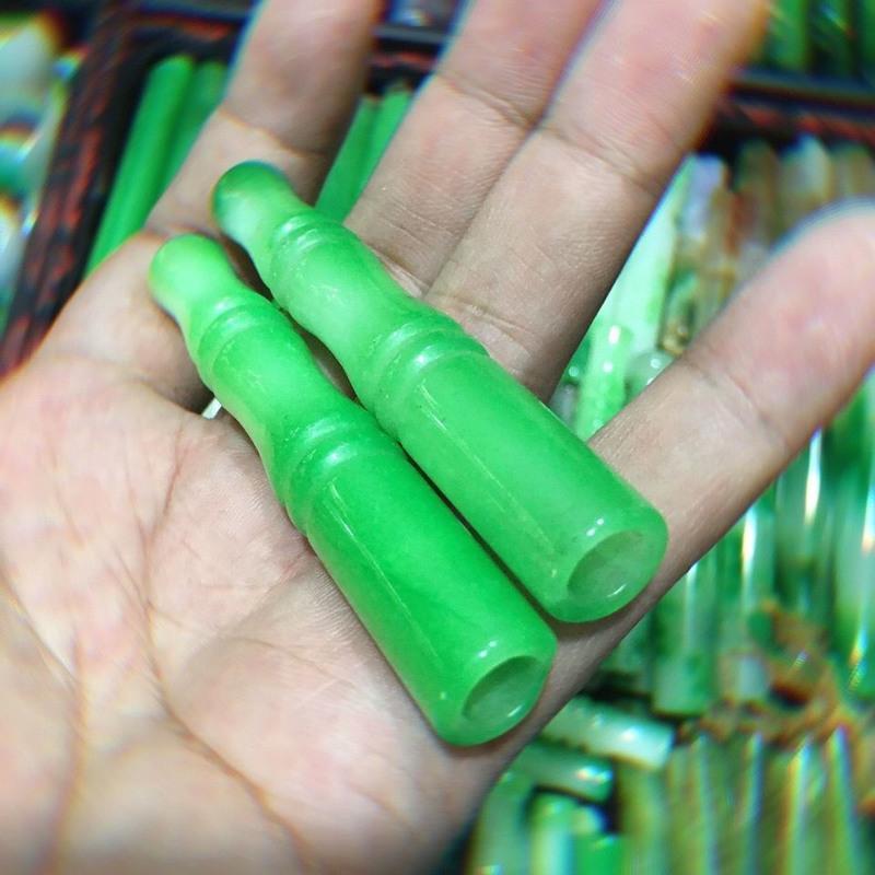 天然翡翠飘阳绿玉烟嘴 阳绿玉石烟嘴烟具 天然翡翠飘阳绿玉烟嘴 阳绿