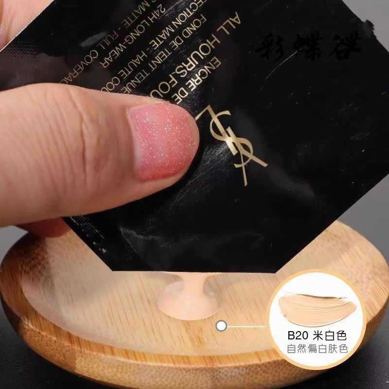 [5片装]圣罗兰恒久新款LC2粉底片装1ml(旧款LN4,随机发出)