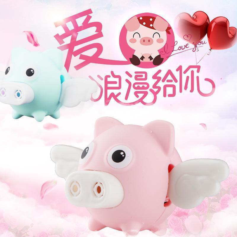 车载香水可爱小飞猪香薰汽车空调出风口创意小摆件网红车内装饰品