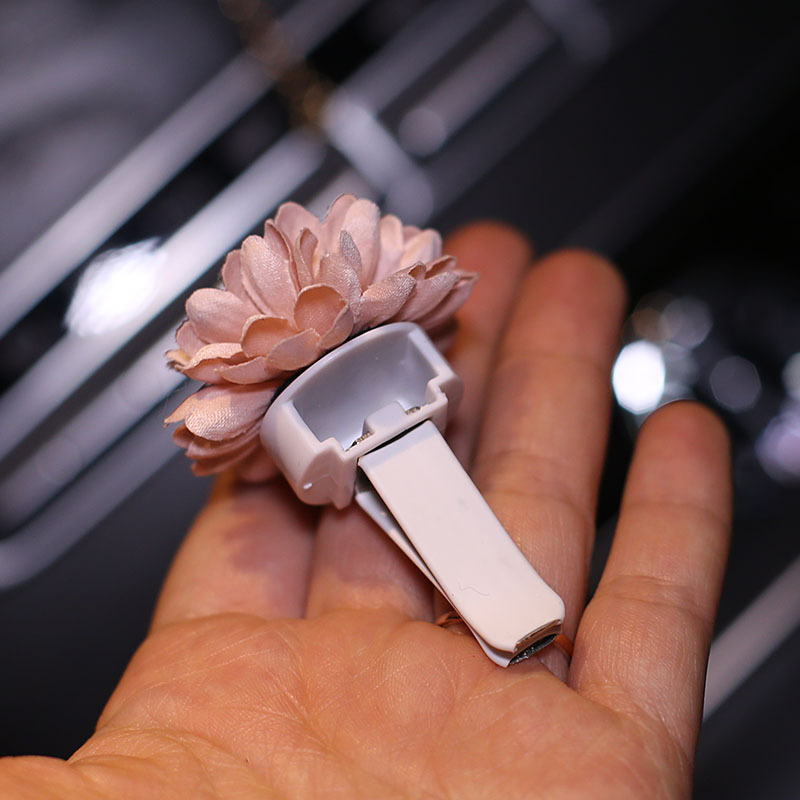 敬平车载香水出风口装饰女车内汽车空调香薰内饰摆件车上装饰品红唇平