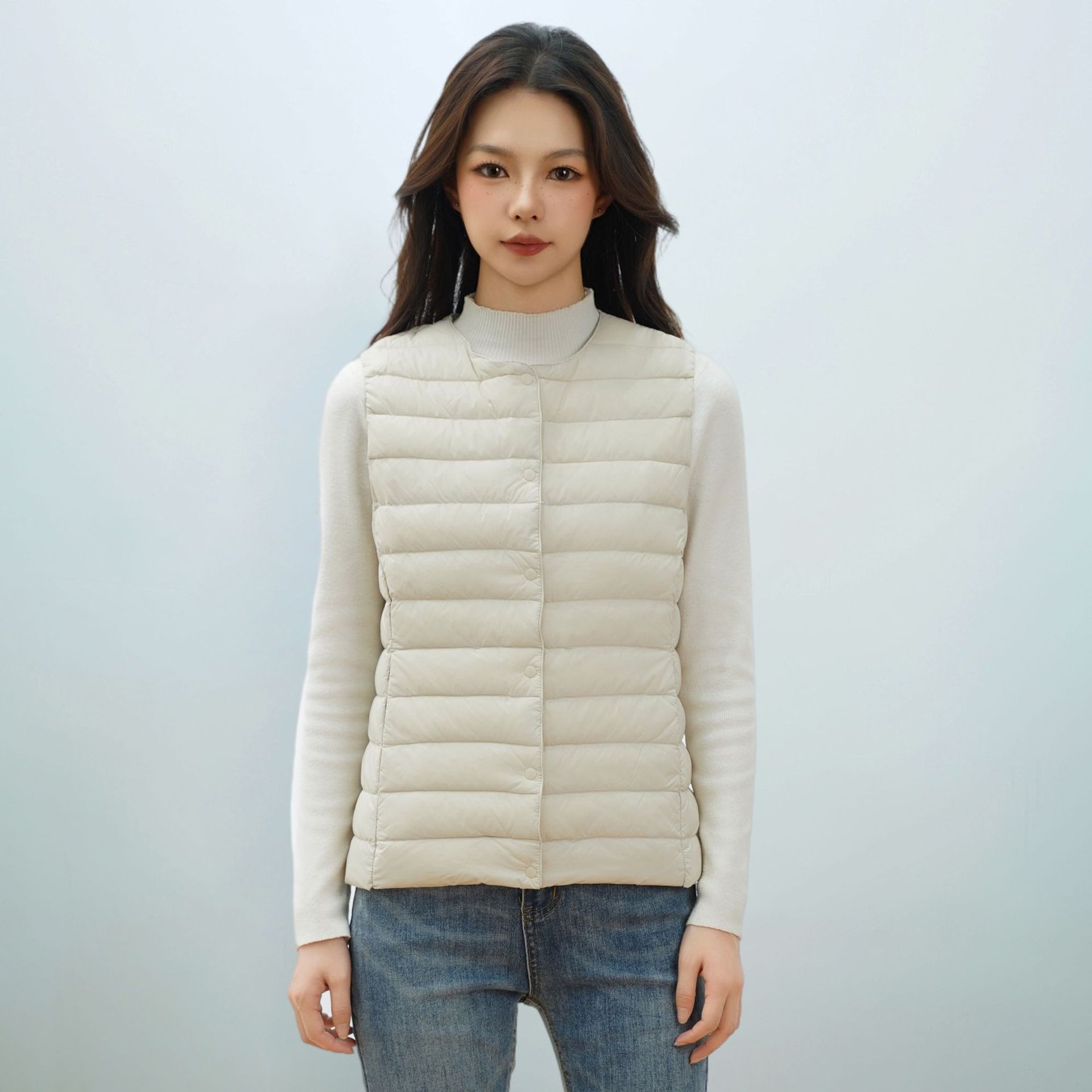 女式新国标90绒新款女装圆领V领轻便羽绒服背心羽绒马甲 米白色 M