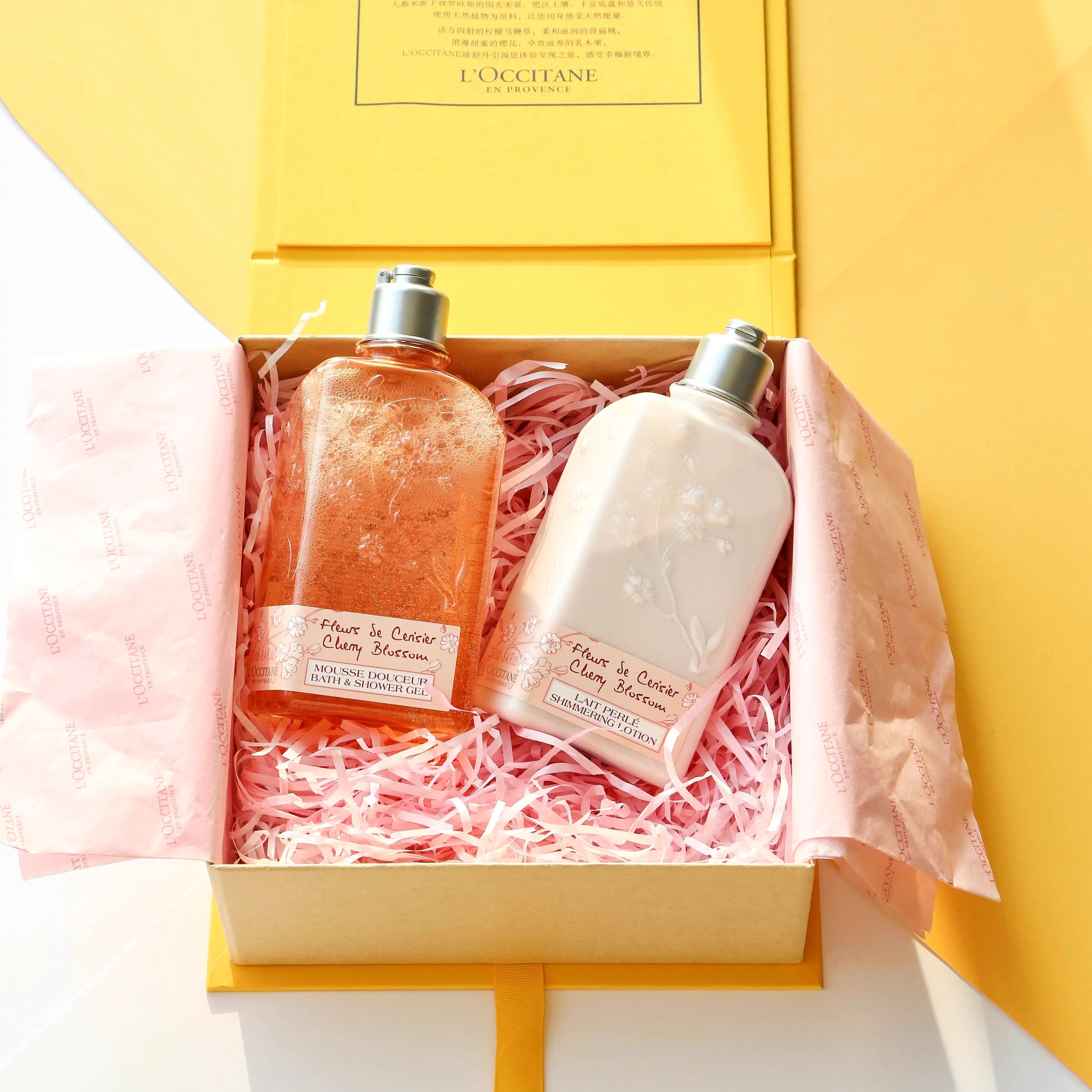 欧舒丹(L'OCCITANE)身体乳套装樱花沐浴露250ml+身体乳润肤露250ML保湿滋润持久留香