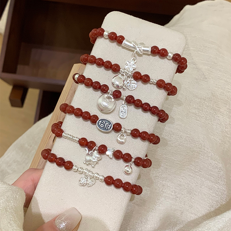 花朵福牌天然红玛瑙手串女款高级感叠戴手链轻奢小众精致配饰送女朋友老婆情人节七夕生日礼物