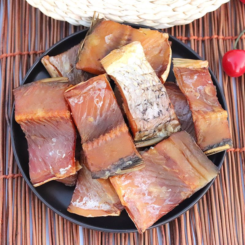 湖南特产淡水干鱼块农家自制烟熏腊鱼干咸鱼干风干鱼