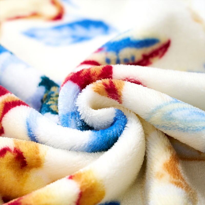 富安娜(FUANNA) 家居多功能法兰绒午休毯 落英缤纷 80*120cm 288g高清大图