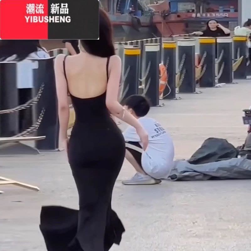 YIBUSHENG纯欲风性感黑色吊带连衣裙女2024新款修身垂坠感包臀鱼尾长裙子图片