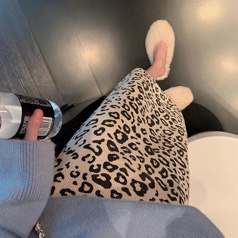 珍珍家灯芯绒半身裙秋冬女中长款裙子2021年新款高腰豹纹包臀裙潮