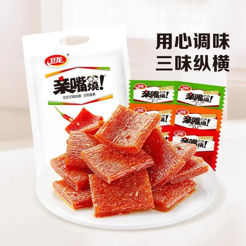 卫龙辣条亲嘴烧10g*10片香辣味休闲零食小吃大刀肉即食豆干出游