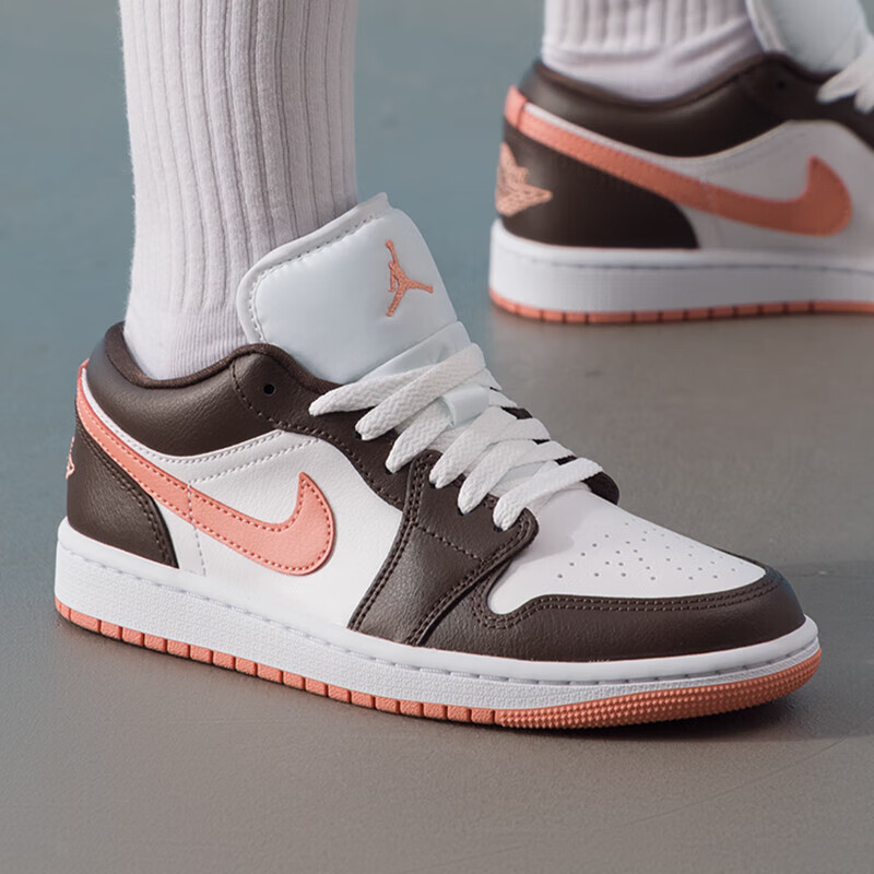 耐克(NIKE)女鞋新款运动鞋Air Jordan 1潮流时尚场下休闲低帮篮球鞋DC0774-182 ZP
