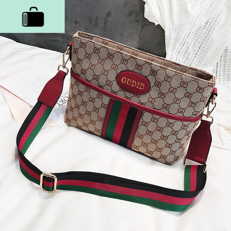 夏季包包2020新款女包ins超火的包时尚宽带斜挎包休闲百搭帆布包NEWLAKE 红色