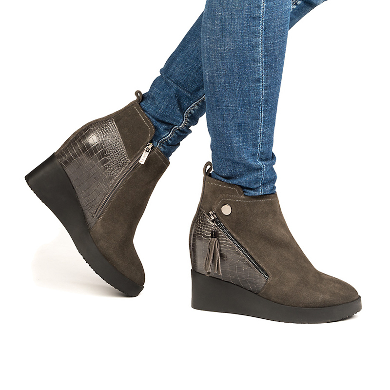 betsy女士短靴平底坡跟内增高加绒女靴冬季牛反绒女靴拉链马丁靴欧美