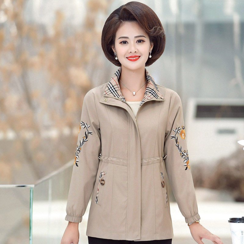 芊芷洛妈妈春装外套时尚洋气风衣短款2021春季新款50岁中年妇女春秋