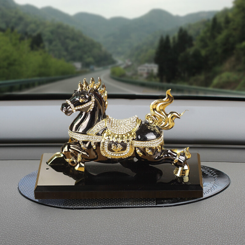 高档车内汽车香水座式马到成功马保平安车里装饰品摆件车前中控台