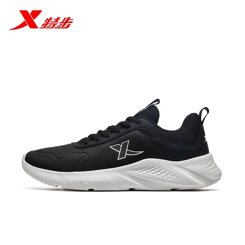 特步男鞋春季皮面防水跑鞋2022新款官方正品轻便黑春款运动鞋男