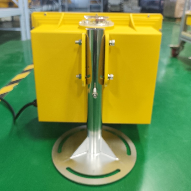 A型高光强障碍灯为白色闪光障碍灯 QX-L856A(L) 太阳能高清大图