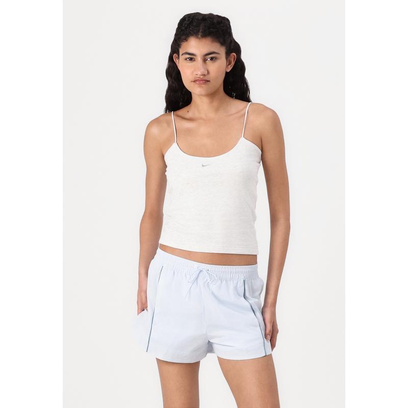 Nike女款短款运动裤清新蓝色调侧口袋设计透气舒适高清大图