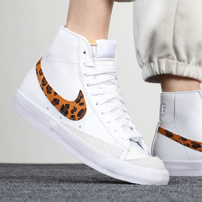 Nike/耐克 女鞋21新款W BLAZER MID ’77 SE舒适耐磨休闲板鞋 DA8736-101