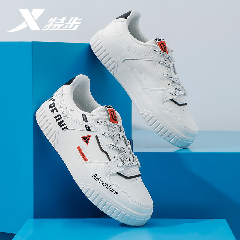 特步男鞋板鞋新款潮流鞋子男士透气休闲鞋防水皮面运动鞋男款