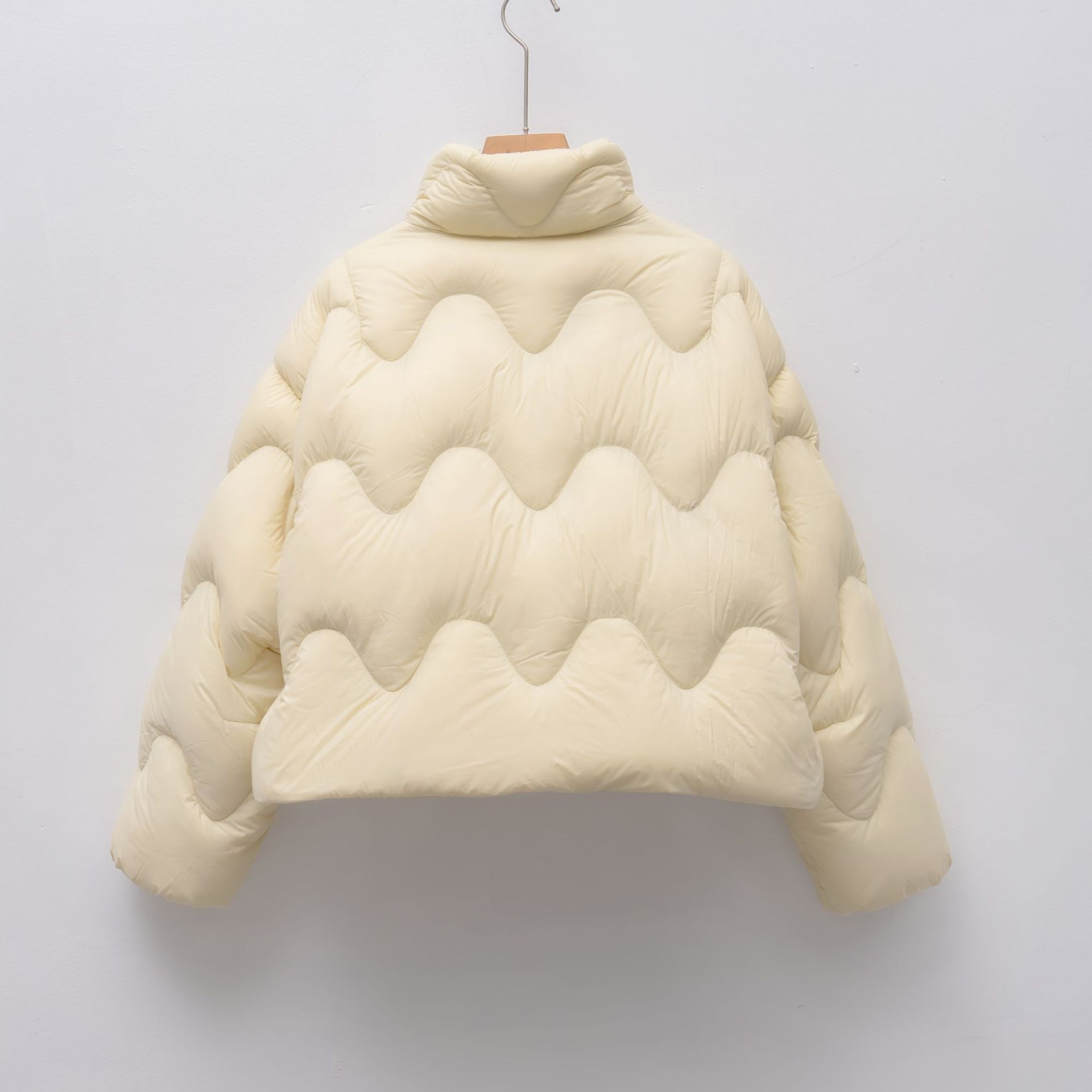 90白鸭绒短款立领泡芙羽绒服新国标波浪线羽绒外套女_00高清大图
