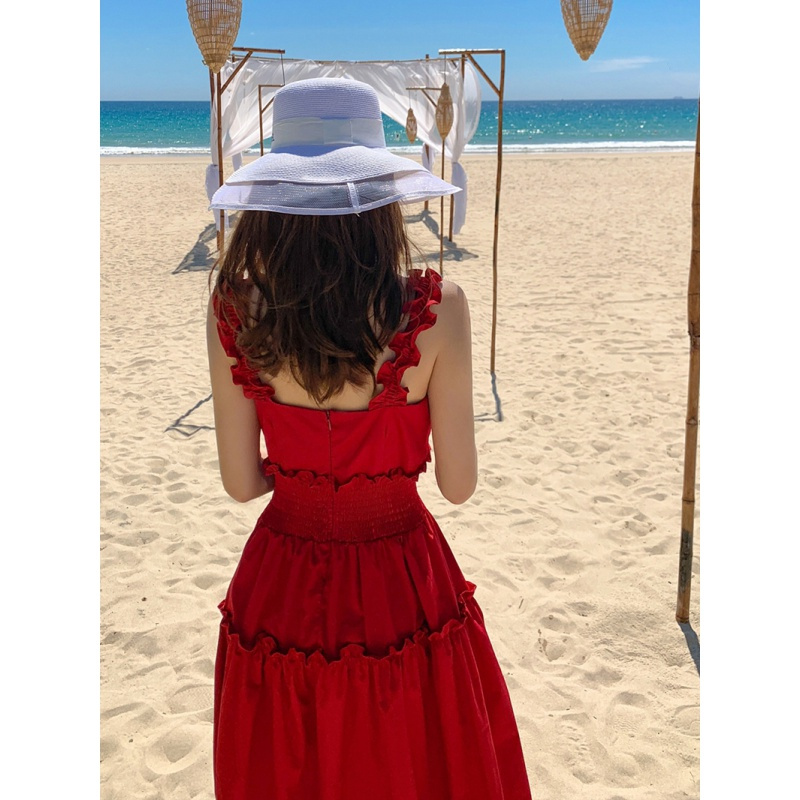 艳如飞泰国夏吊带沙滩裙女海边度假连衣裙超仙旅游衣服出游三亚拍照红色T恤