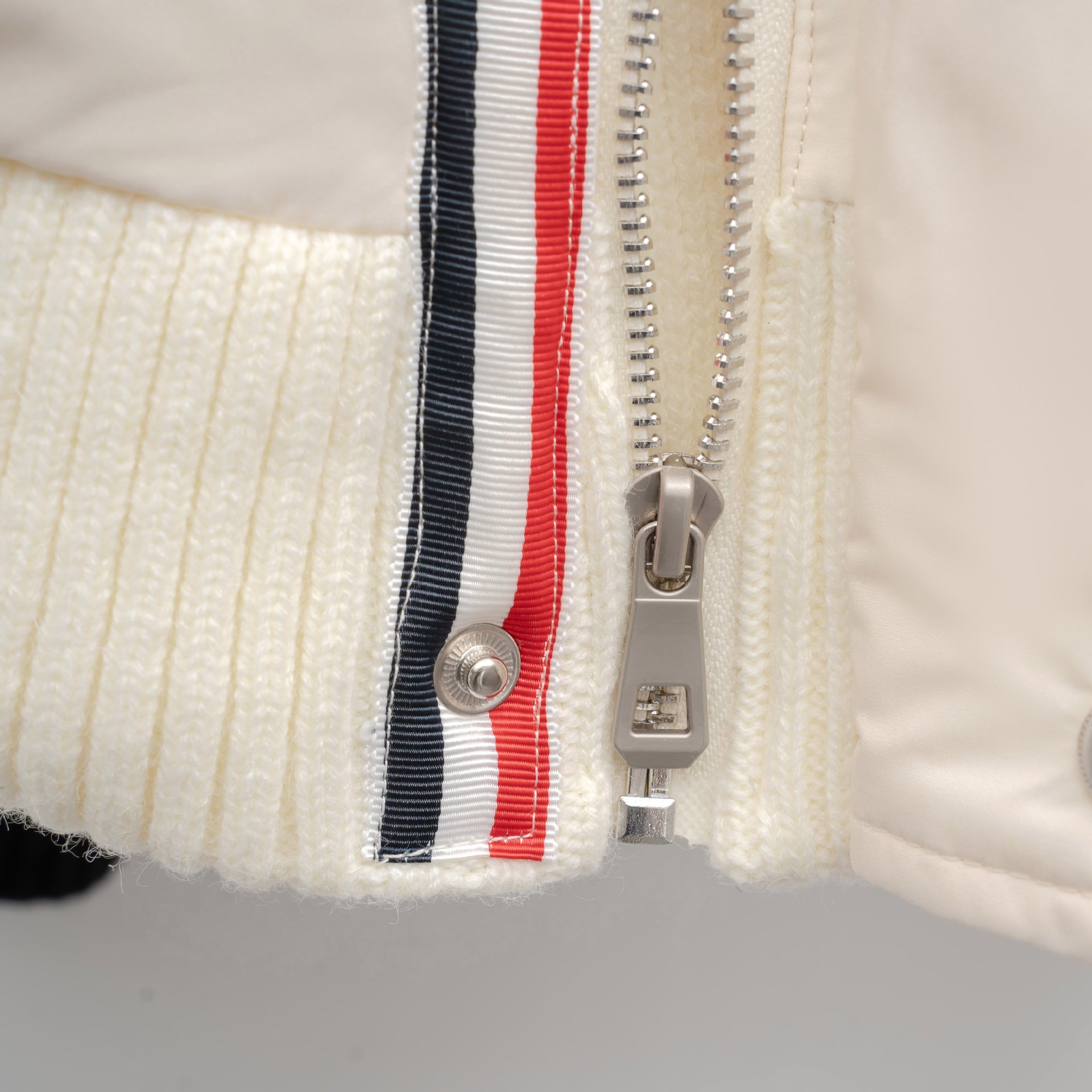 90绒新国标鸭绒新款针织拼接条纹轻薄羽绒服短款外套女高清大图