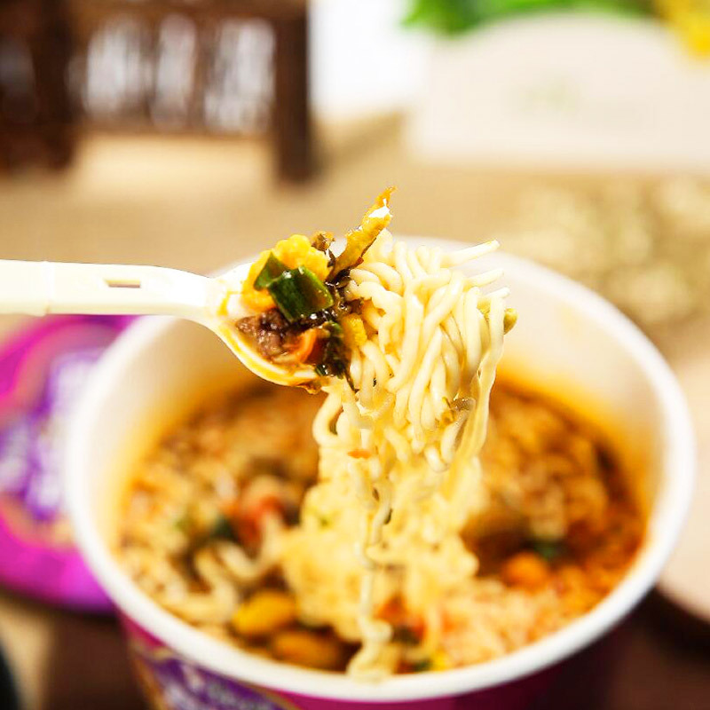 康师傅大食桶陈坛酸菜牛肉面