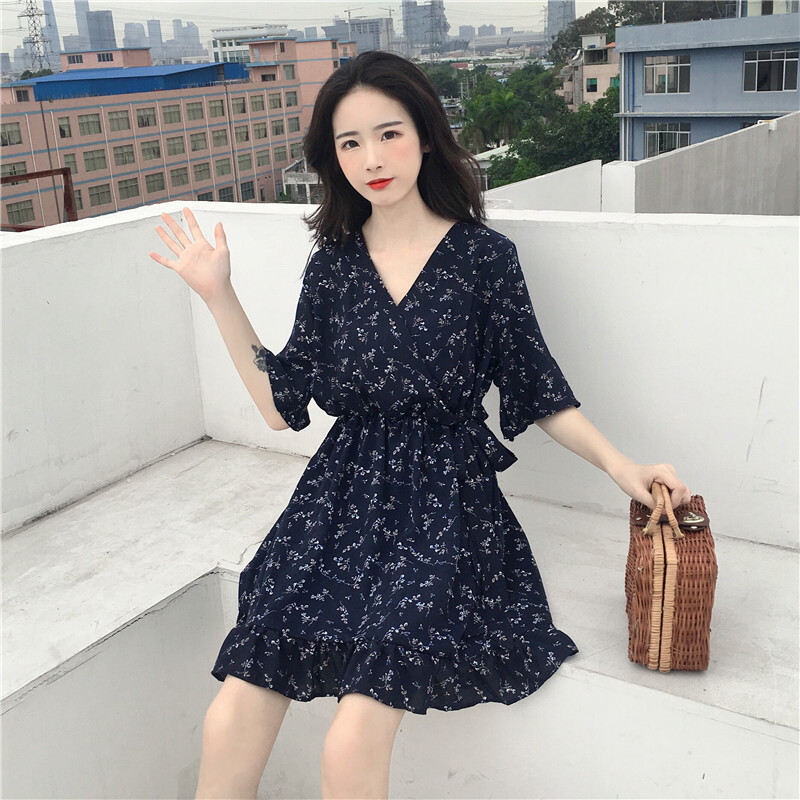 夏季新品文艺小清新雪纺短袖连衣裙女高腰V领荷叶袖系带娃娃裙潮米色均码