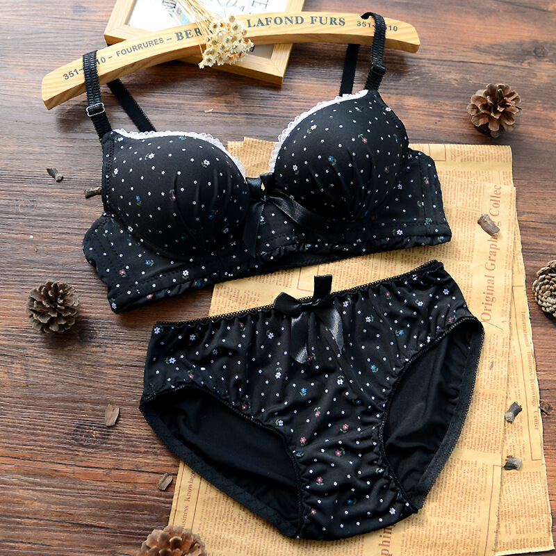 韩版无钢圈文胸少女黑色性感小胸学生内衣高中聚拢胸罩内裤套装白色