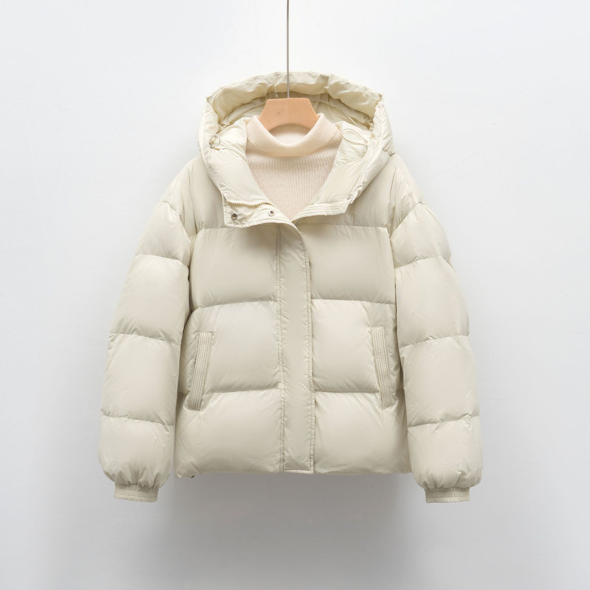 羽绒服宽松白鸭绒纯色简约连帽女新款冬季保暖加厚外套_116高清大图