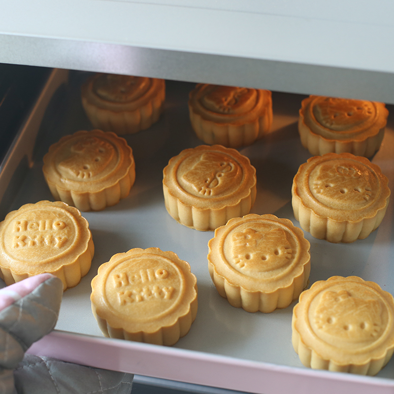 学厨HELLO KITTY 烘焙工具 冰皮月饼模具手压式家用绿豆糕点心压花立体团圆款8花片套装 75gKT7049