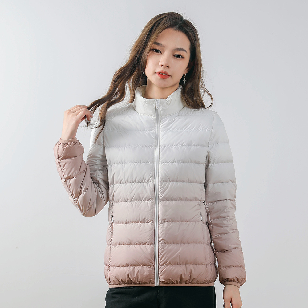 女装秋冬新款90绒轻薄羽绒服女款女式立领渐变色撞色外套_273131 渐变粉色 3XL