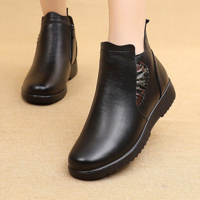 加绒加厚真皮妈妈棉鞋软底轻便女舒适中老年平底棉鞋厂家直销图片