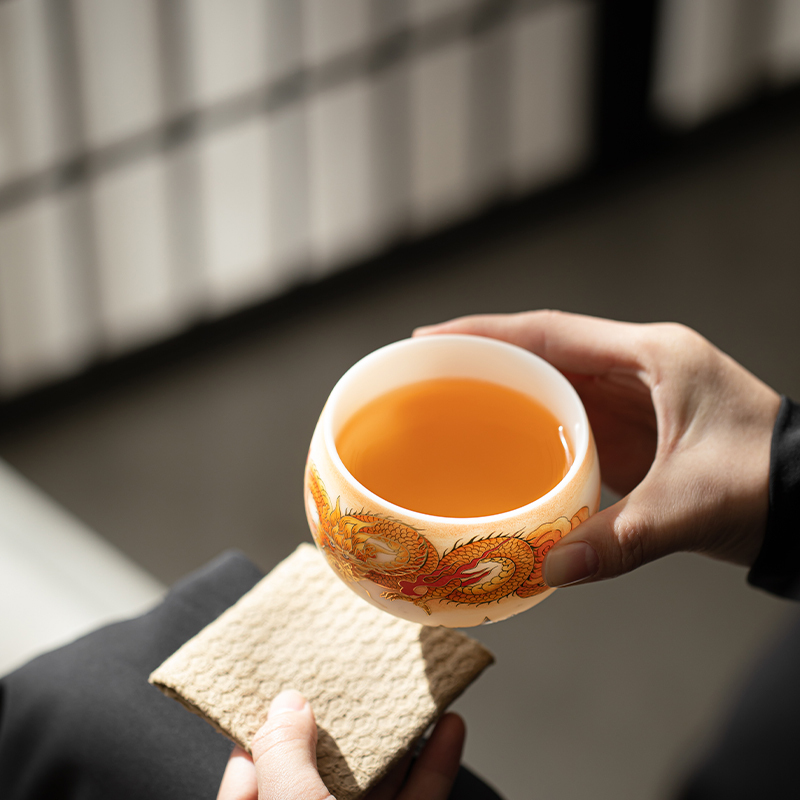 苏氏陶瓷(SUSHI CERAMICS)素烧羊脂玉瓷龙行大运禅定主人杯茶杯国家一级技师王文克老师作品