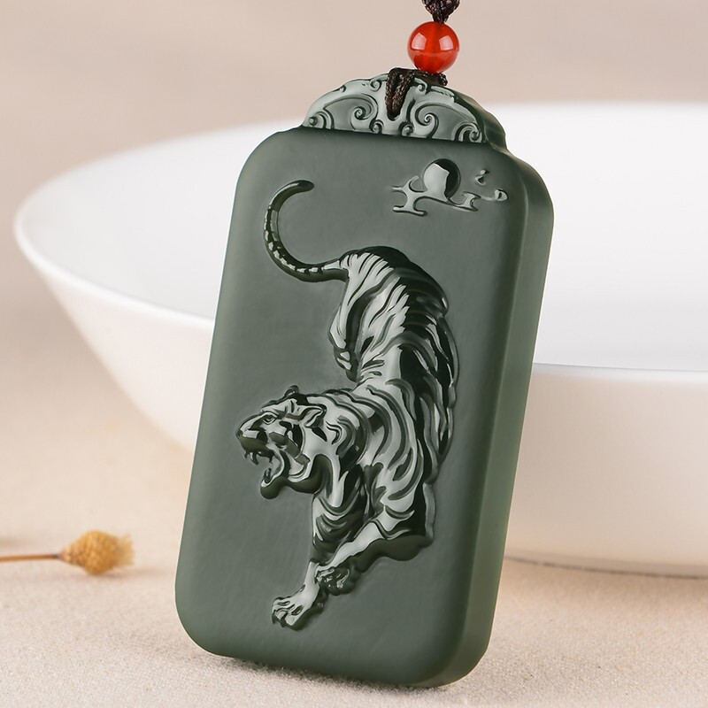 臻玉盈天然和田玉吊坠十二生肖虎玉坠青玉细料浅青玉虎虎生威玉牌 送