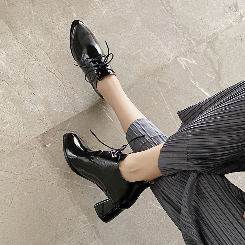 春秋漆皮系带尖头深口中跟粗跟单鞋女英伦风红色小皮鞋高跟鞋大码