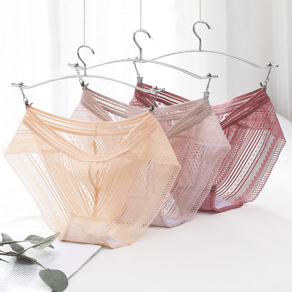 红豆居家(Hodohome)女士内裤薄款镂空无痕三角内裤三条装高清大图