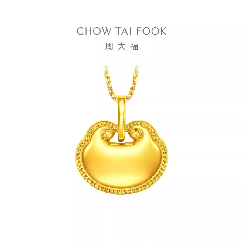 周大福时尚简约锁包足金黄金吊坠(工费:320计价)EOF1393礼物高清大图