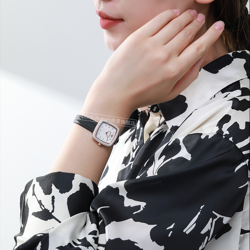 Armani阿玛尼手表 时尚休闲镶钻贝母复古方盘 黑皮质表带 石英女士腕表送女友礼物 AR11495