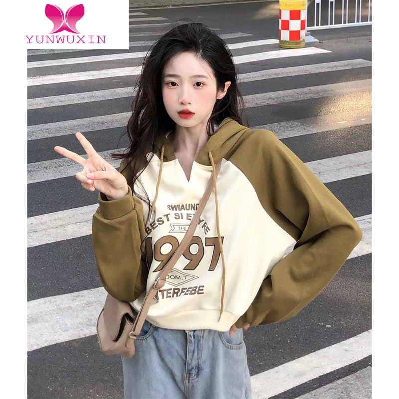 YUNWUXIN大码甜辣风撞色设计感字母印花连帽卫衣女宽松休闲短款长袖上衣服