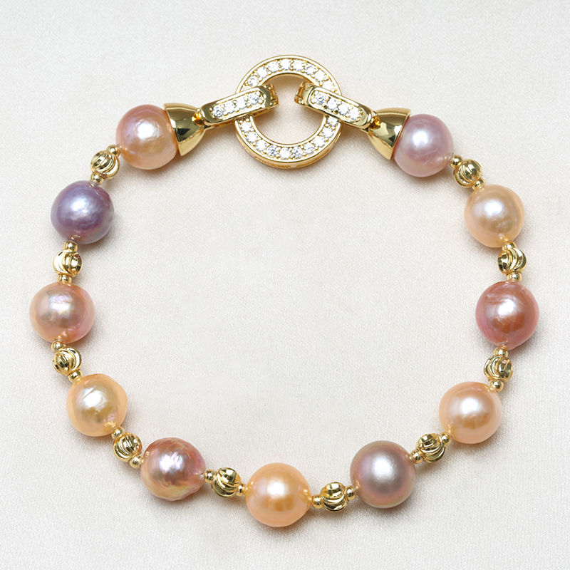 伟德bv1946官网老人在路边体验“免费洗金”仅20多秒手镯就少了487克痛失近5000元法院：摊主构成盗窃罪获刑四个月