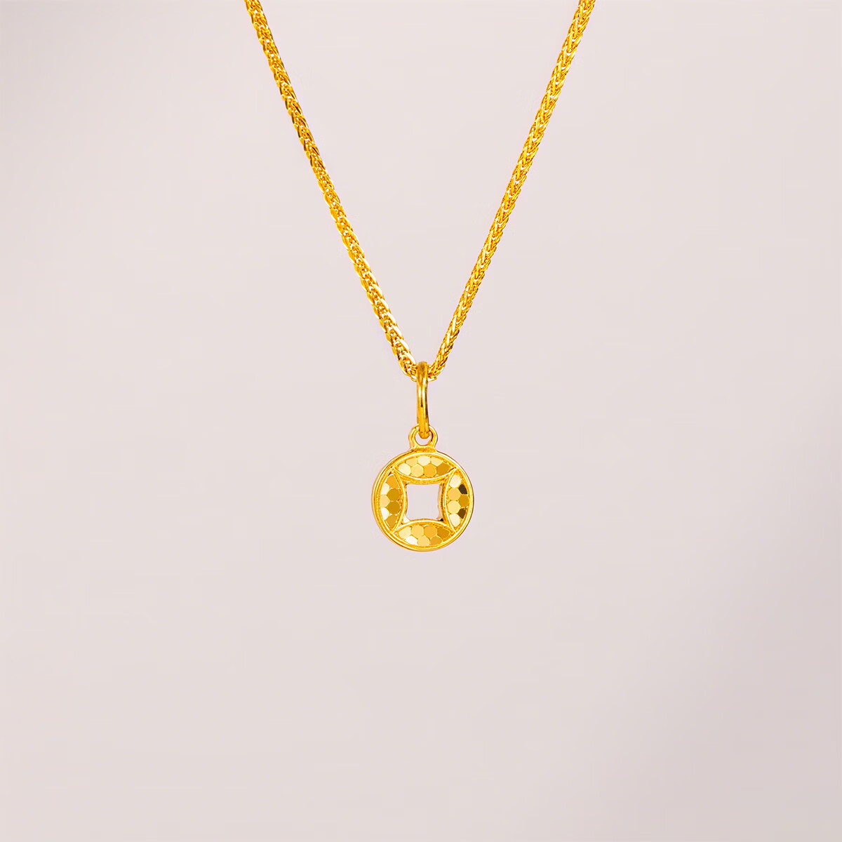 周大福小鼻嘎爆闪鱼鳞铜钱币足金黄金吊坠计价女款(工费180)EOF1966礼物 足金约0.95g