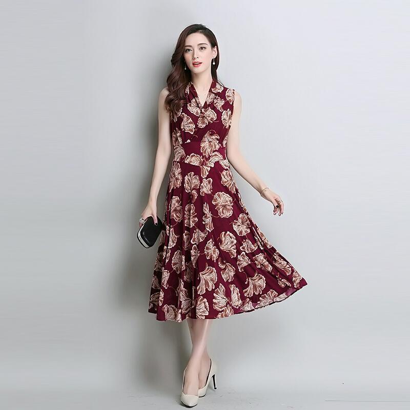 母亲节妈妈春装连衣裙中年女四十岁中老年夏装无袖牛奶丝过膝裙子